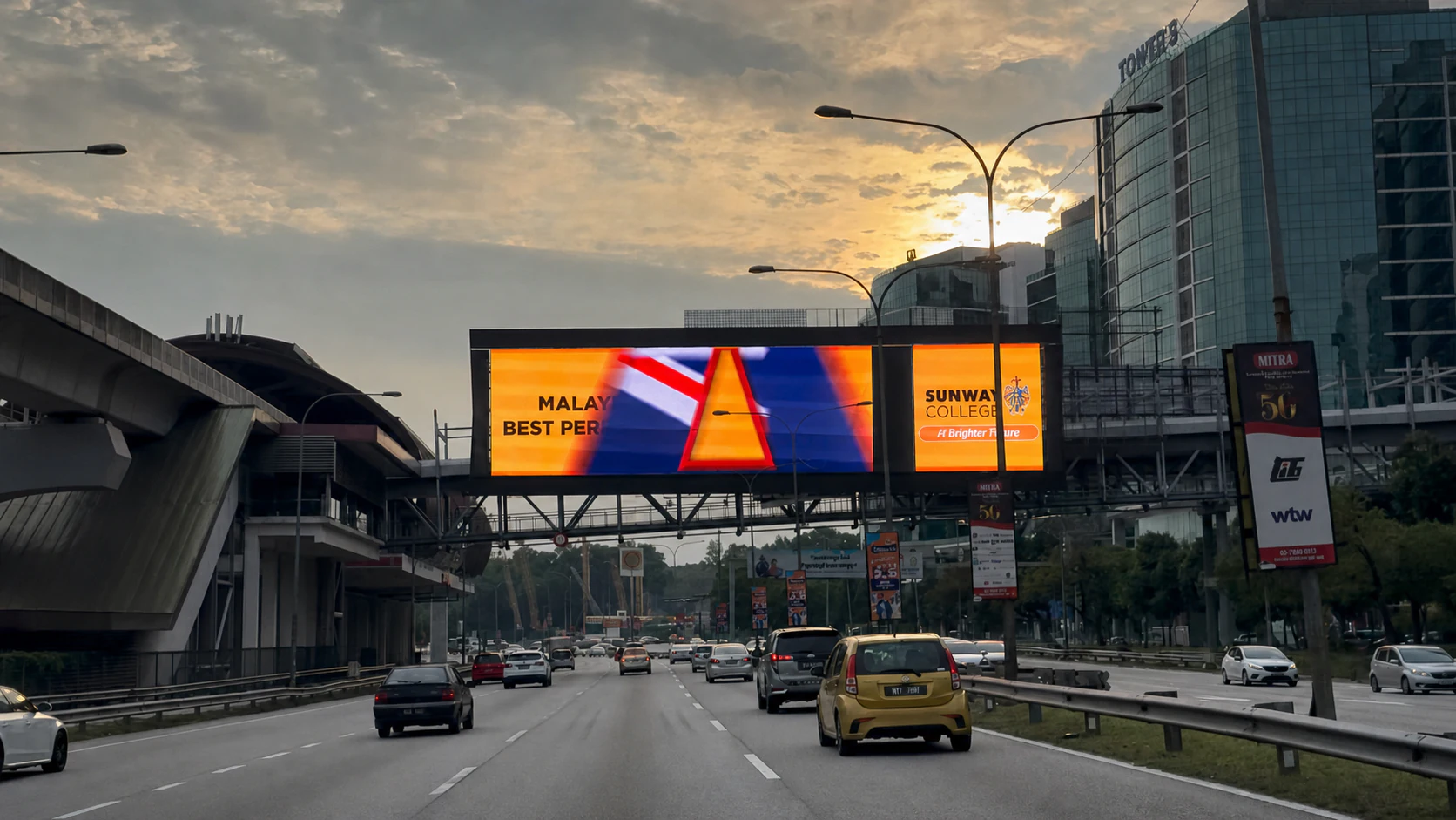 Digital highway display carrying an advertising campaign